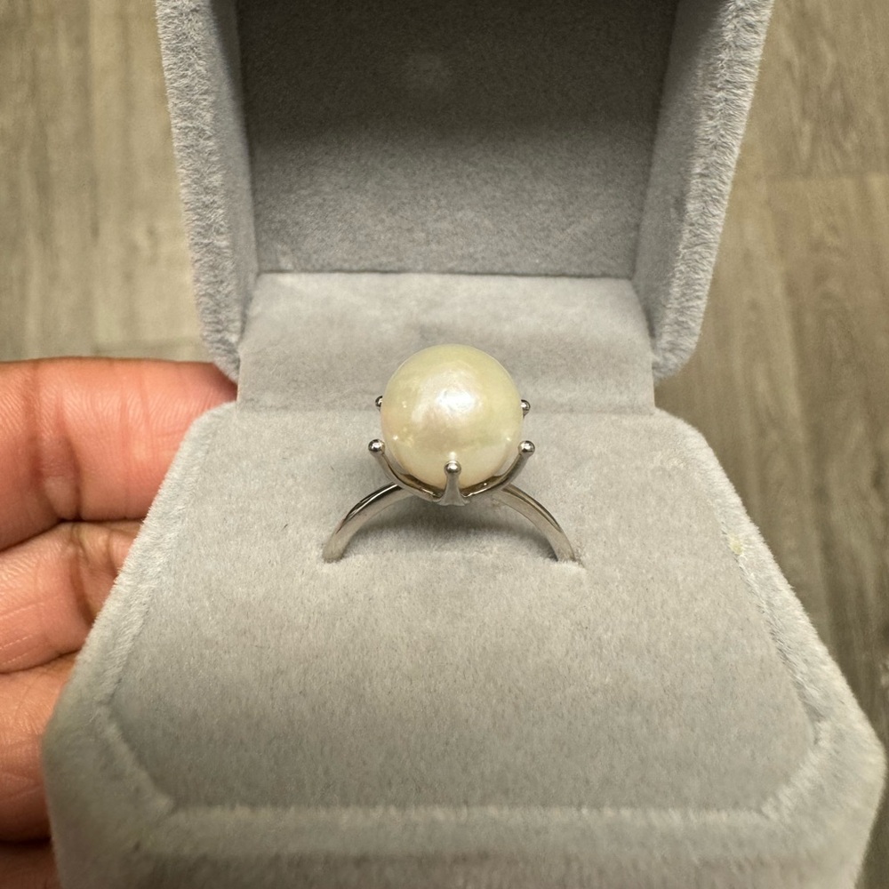 Authentic real pearl vintage  ring